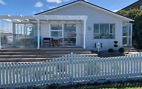 Beach Cottage - A Cosy Beach Cottage Charmer